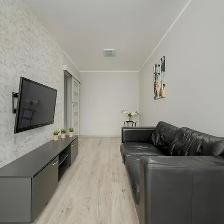 Near The River With Balcony And Free Garage By Renters Apartment *