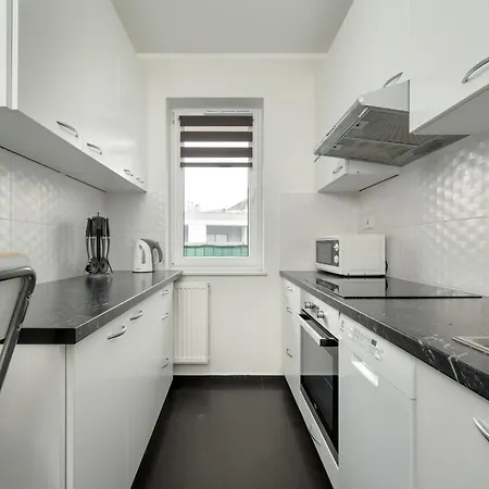 Apartment Near The River With Balcony And Free Garage By Renters