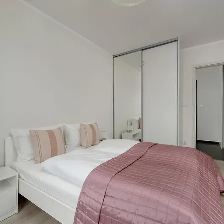Near The River With Balcony And Free Garage By Renters Breslau