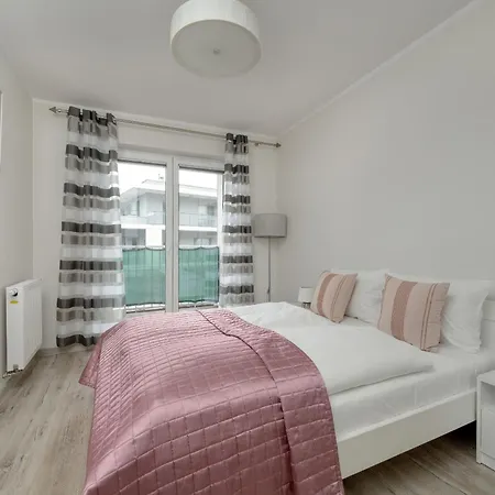 Near The River With Balcony And Free Garage By Renters Apartamento Wrocław